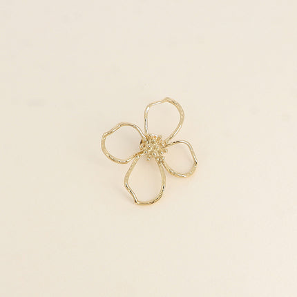 Pin - openwork floral design 48 x 50 mm