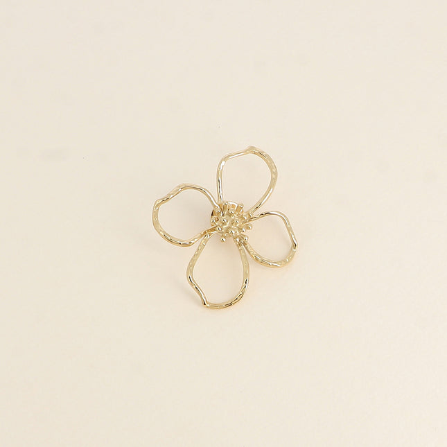 Pin's - motif floral ajouré 48 x 50 mm