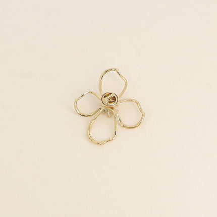 Pin - openwork floral design 48 x 50 mm