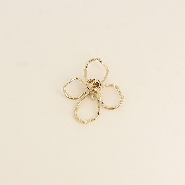 Pin's - motif floral ajouré 48 x 50 mm