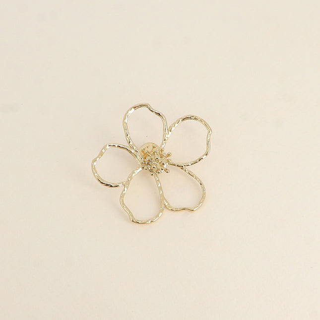 Pin's Rosée - motif floral ajouré 56 x 53 mm