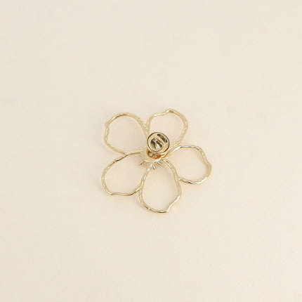 Rosée Brooch - openwork floral pattern 56 x 53 mm
