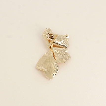 Pin's - textured foliage pattern