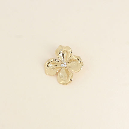 Aube pin - textured flower design with small white resin beads