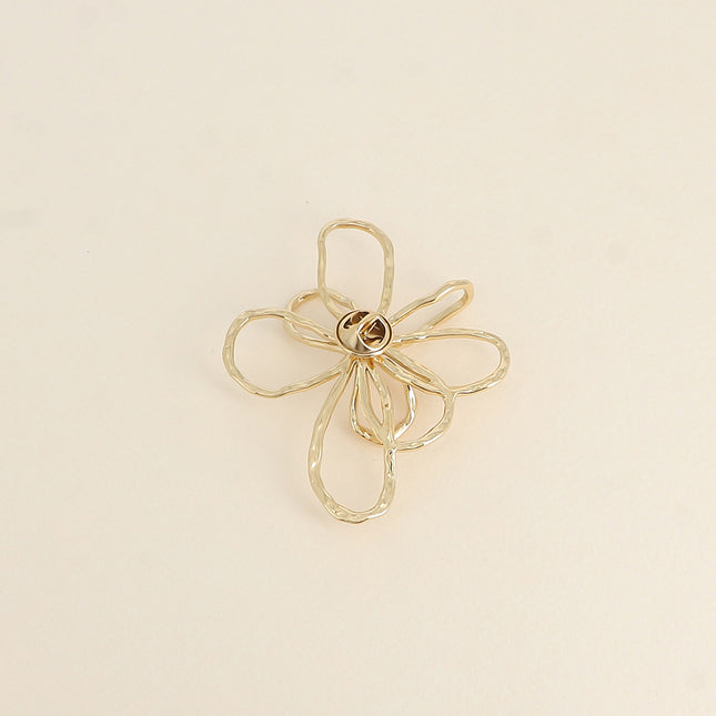 Pin's - motif floral ajouré 57 x 65 mm