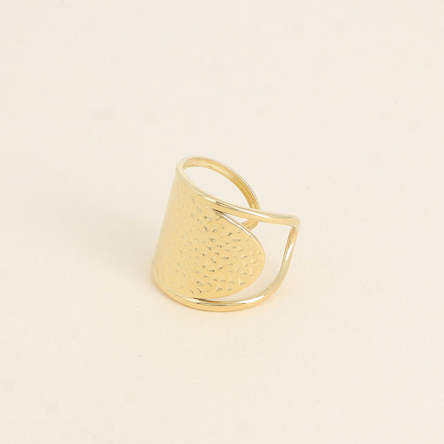 Wide ring - double band and hammered oval shape