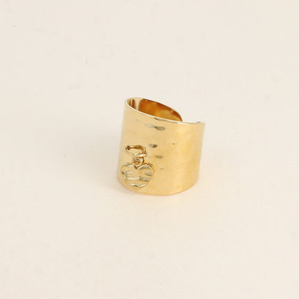 Bague large - anneau motif martelé et pampille coeur texturée