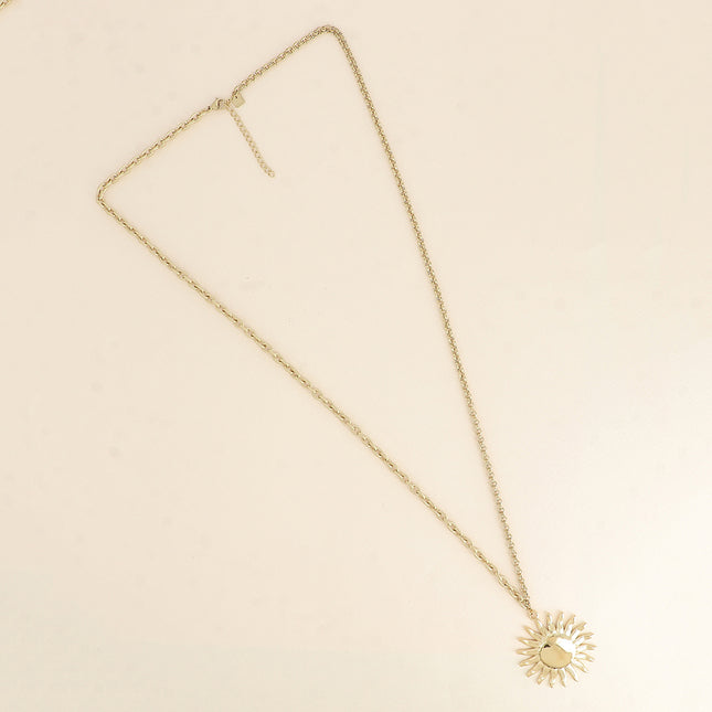 Sautoir - double maille et pendentif sous forme de soleil