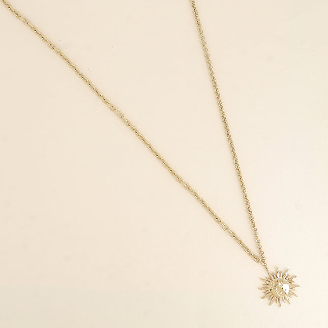 Sautoir - pendentif sous forme d'éclipse (étoiles, lune et soleil)