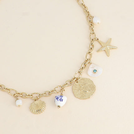 Collier - pendentifs (résine, coquillage, coeur en céramique émaillée fleurie, tortue, nacre, perle d'eau douce)