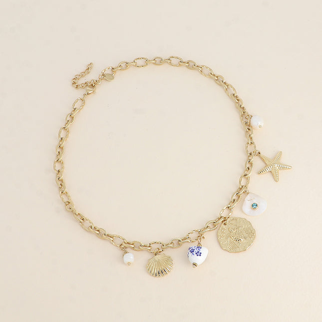 Collier - pendentifs (résine, coquillage, coeur en céramique émaillée fleurie, tortue, nacre, perle d'eau douce)