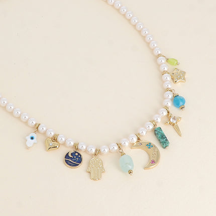 Collier sur fil - perles de résine blanche, main, lune, croix, étoile, coeur, pierres naturelles