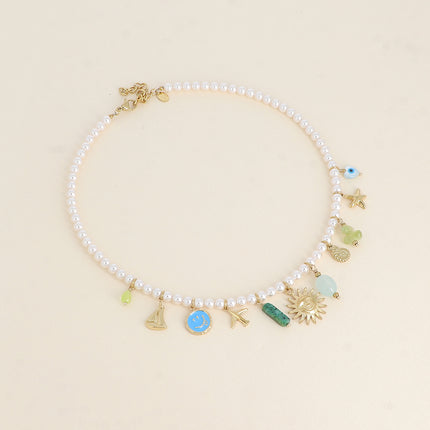 Collier sur fil - perles de résine blanche, étoile, coquillage escargot, soleil, avion, voilier, smiley émaillé, pierre naturelle