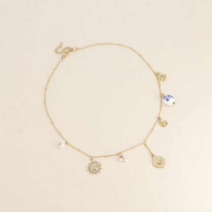 Collier - perles en résine, soleil, coeur, lune, trèfle, coeur en céramique émaillée fleurie