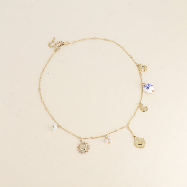 Collier - perles en résine, soleil, coeur, lune, trèfle, coeur en céramique émaillée fleurie