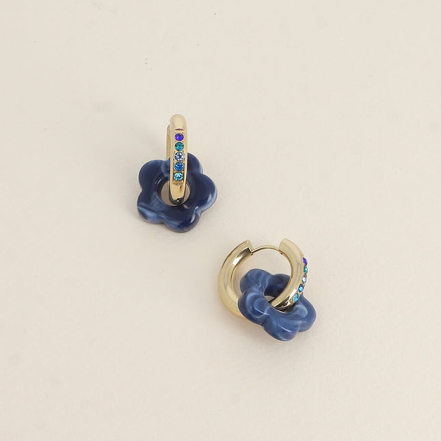 Créoles - anneau avec 5 oxydes de zirconium et fleur en résine