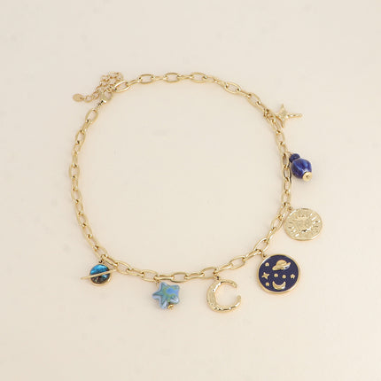 Collier - maille aux anneaux ovales allongés, croissant de lune, perles en céramiques, ciel étoilée émaillée, soleil
