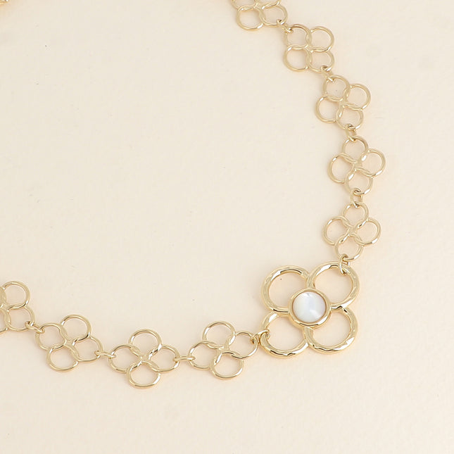 Collier choker - ras de cou, fleurs ajourées et pierre naturelle