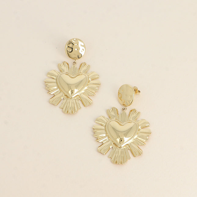 Boucles pendantes - pièce ronde martelée et coeur texturé