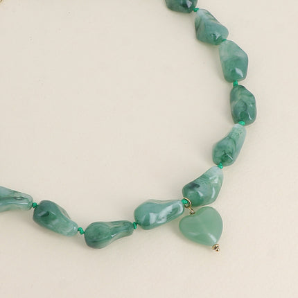 Collier - perles de résine et coeur