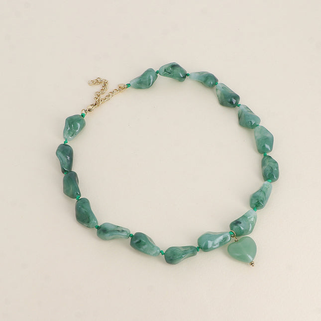 Collier - perles de résine et coeur