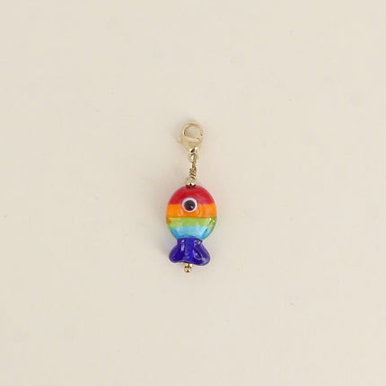 Charm - pendentif poisson en résine colorée