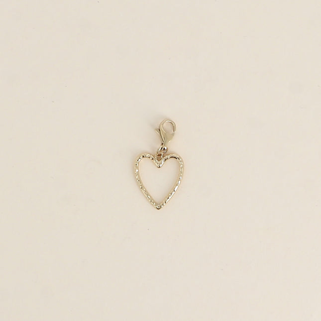 Charm - coeur ajouré martelé