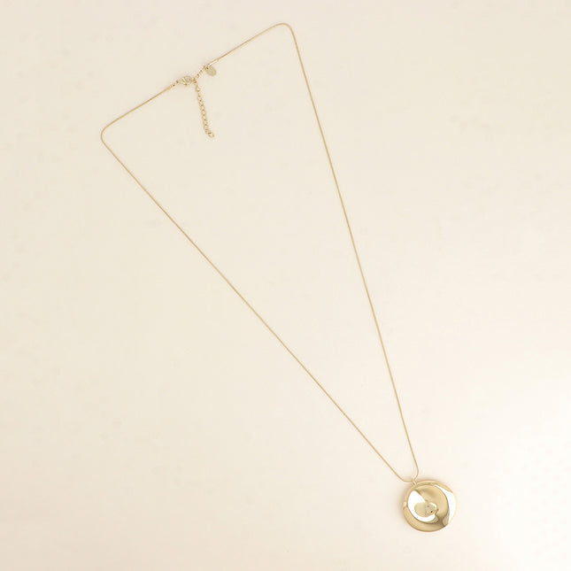 Sautoir - pendentif forme incurvée et maille serpent
