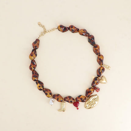 Collier sur fil - perles en résine et de pampilles en acier inoxydable (botte, perle coeur, bouche, céramique émaillée, coeur)