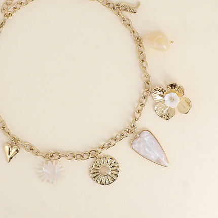 Collier Louis - coeur, soleil nacré, fleur martelée, coeur en résine, fleur, perle en résine, botte