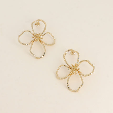 Boucles puces - fleur ajourée 48 x 55 mm