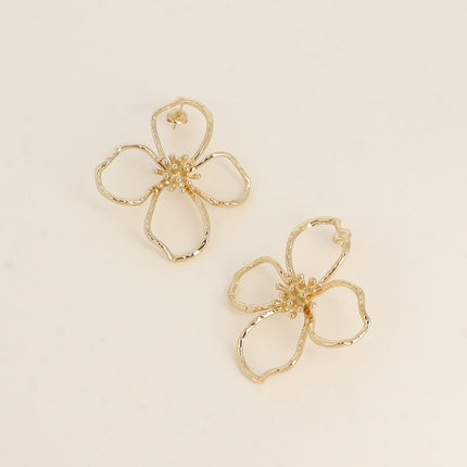 Boucles puces - fleur ajourée 48 x 55 mm