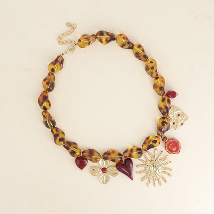 Collier sur fil - perles, coeurs, soleil martelé, céramique émaillée,trèfle