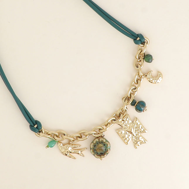 Collier sur cordon - perles en céramique émaillée, croix et coeur martelés, lune