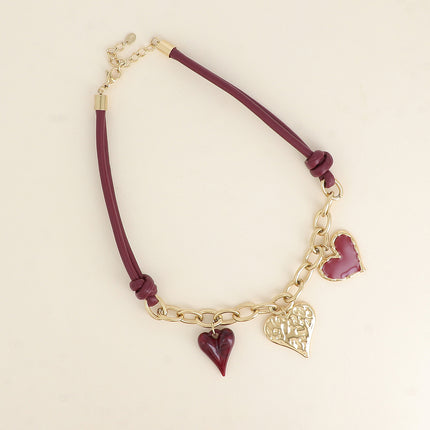 Collier sur cordon - breloques coeurs en émail et en résine