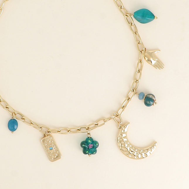 Collier - perles de résine, plaquette lune et soleil, fleur perlée, céramique émaillée, lune martelée, main