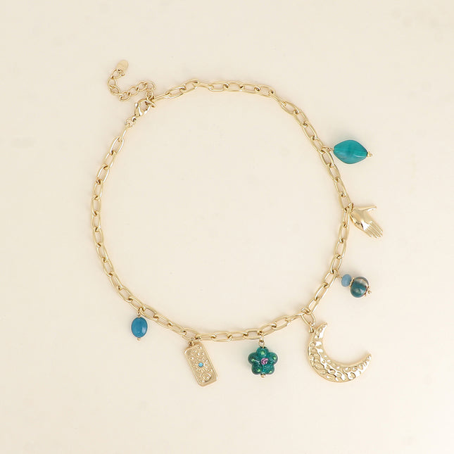 Collier - perles de résine, plaquette lune et soleil, fleur perlée, céramique émaillée, lune martelée, main