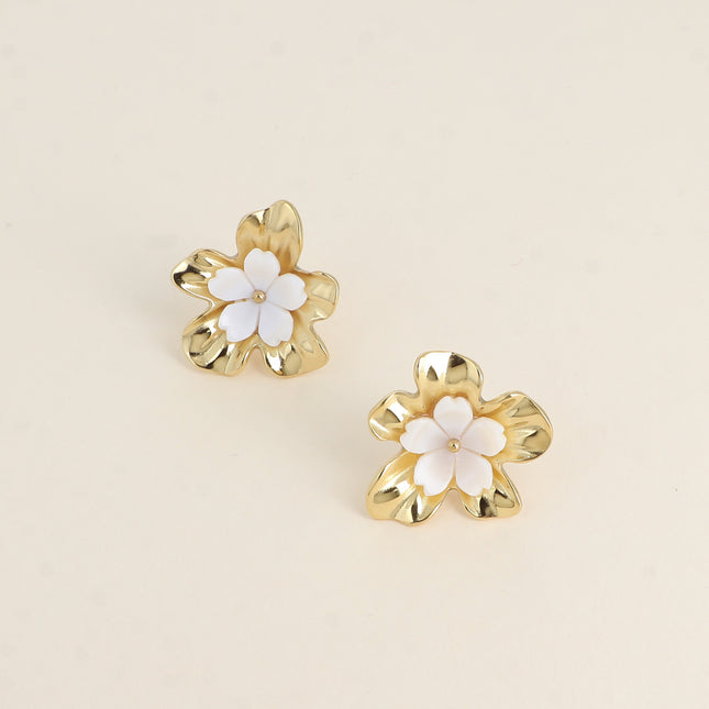 Stud earrings - 5-petaled flower and pearly cherry blossom