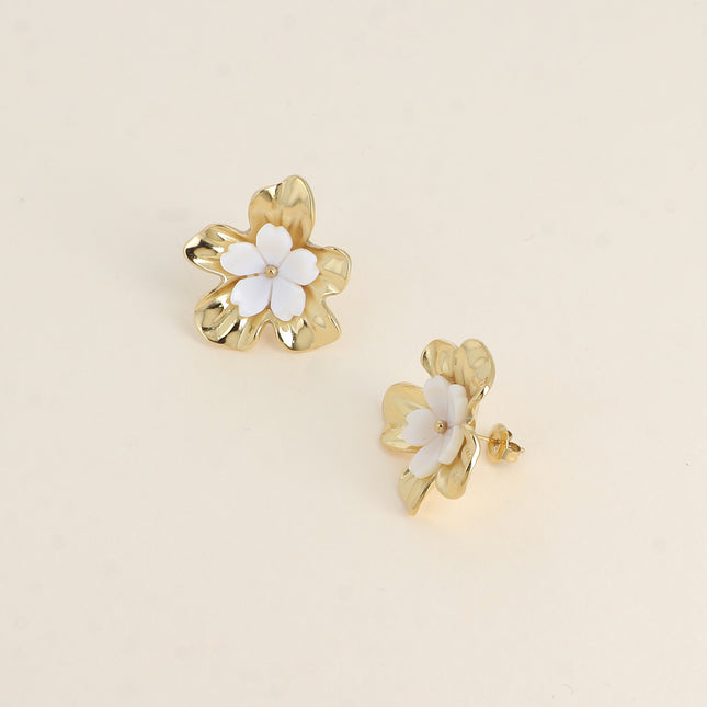Stud earrings - 5-petaled flower and pearly cherry blossom