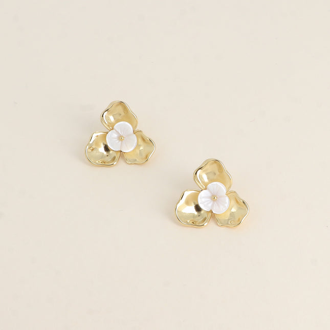 Boucles puces - fleur à 3 pétales et fleur nacrée