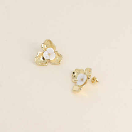 Boucles puces - fleur à 3 pétales et fleur nacrée