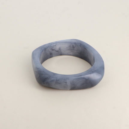 Bracelet - manchette carrée incurvé en résine