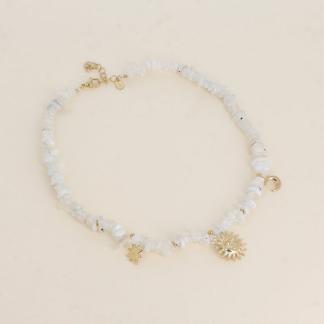 Collier sur fil - pierres naturelles et pendentifs étoile, soleil et lune