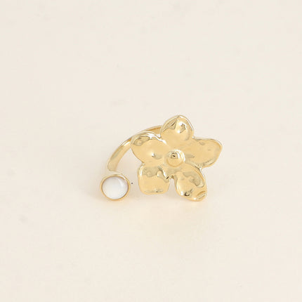 Bague ouverte - fleur et pierre nacrée