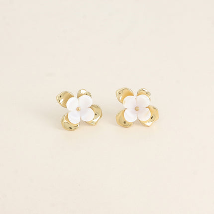Boucles puces - fleur 4 pétales et nacre