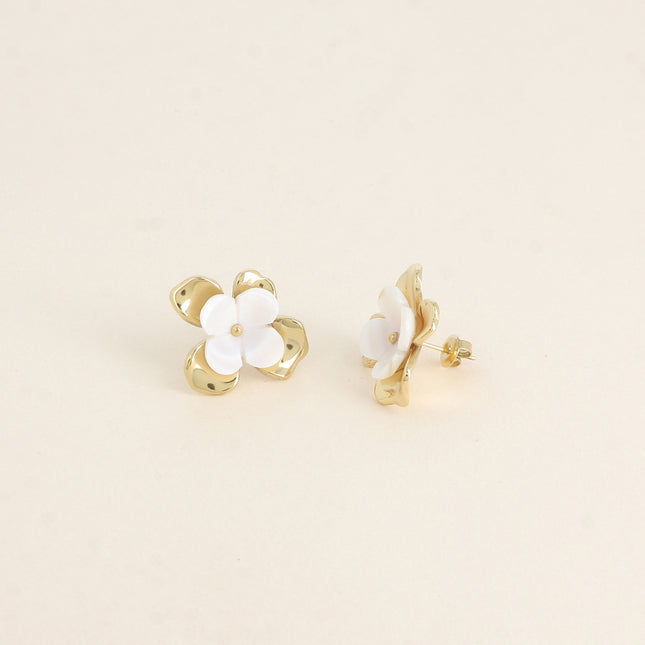 Boucles puces - fleur 4 pétales et nacre