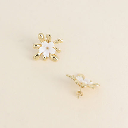 Boucles puces - fleur 8 pétales et nacre