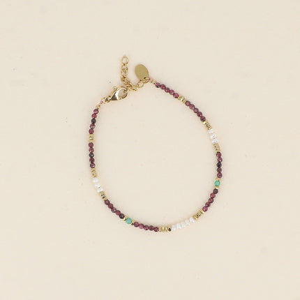 Bracelet sur fil - pierres naturelles, de petites perles d'eau douce et de perles en acier inoxydable