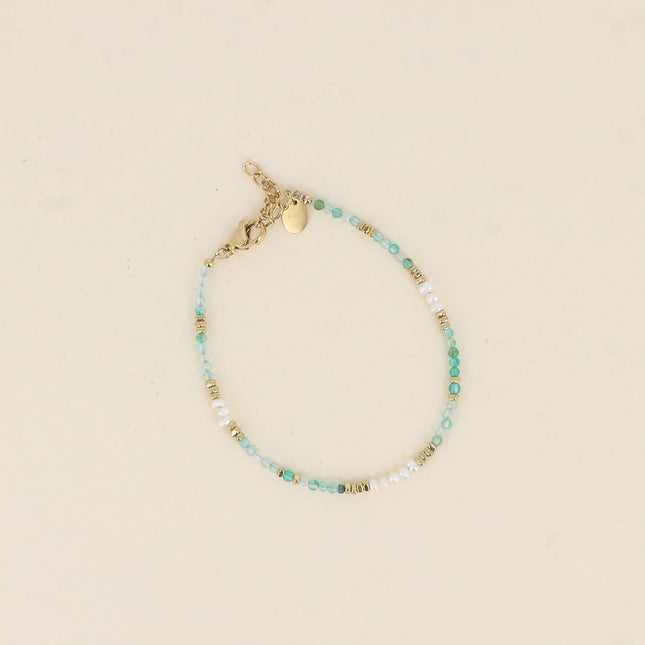 Bracelet sur fil - pierres naturelles, de petites perles d'eau douce et de perles en acier inoxydable