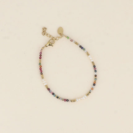 Bracelet sur fil - pierres naturelles, de petites perles d'eau douce et de perles en acier inoxydable